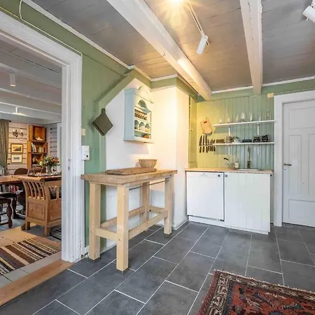 Fishermans House - Mountain & Seaview Holiday home Reine
